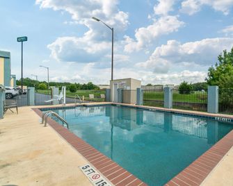 Quality Inn Adairsville-Calhoun South - Adairsville - Pool