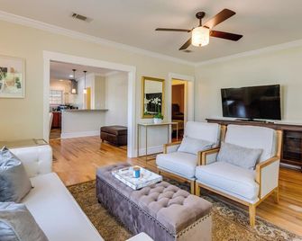 Stay & Play in Pensacola: Apartment Near Dtwn - Pensacola - Wohnzimmer