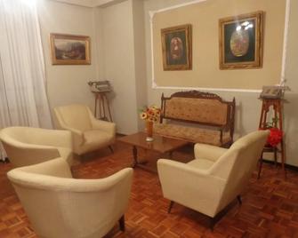 Hostal Colonial - Sucre - Olohuone