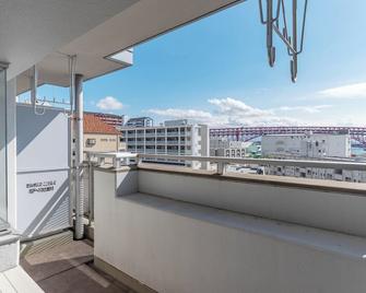 مجمع يونيفرسال باي باي السكني - أوساكا - شرفة