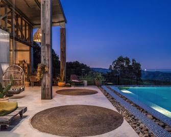 Blackbird Luxury Accommodation - Mullumbimby - Pool