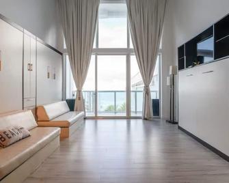 Luxury Beachfront 1 Bed/2bath Condo On The Beach With Terrace And Oceanview - Miami - Sala de estar