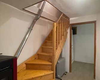 Coquette Maison de Ville au Cœur de Meyrueis - Meyrueis - Escalier