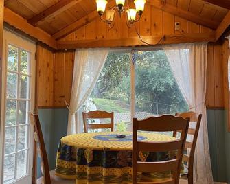 Blue Bird Cottage - Julian - Dining room