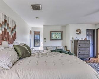 Cozy Studio with Well-Being Retreat Near Yosemite! - Ahwahnee - Bedroom