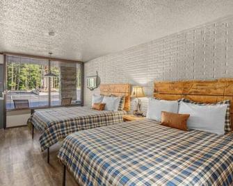 Stonegate Lodge Sleeps 4 Fast Wifi Firepits Tv Salt Water Pool Room #204 - Eureka Springs - Bedroom
