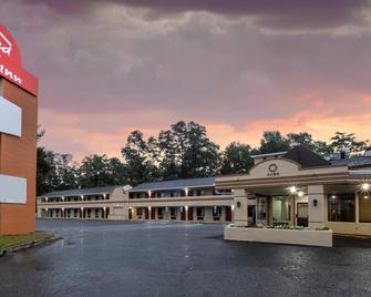 Red Roof Inn Freehold - Freehold - Building