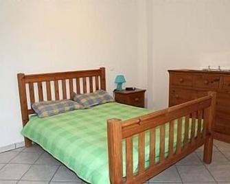 4 bed tastefully converted farmhouse in one of the sunniest most beautiful areas - La Caillère-Saint-Hilaire - Habitación