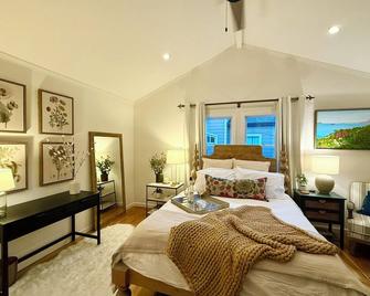 Downtown Healdsburg Plaza Charmer with Hot Tub - Healdsburg - Bedroom