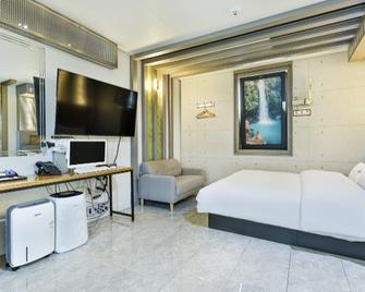Pohang Jangseongdong Lausdeo - Pohang - Habitación