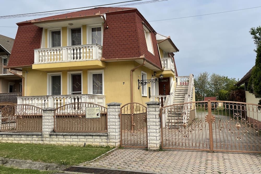 Komfortos, családi méretű apartman, 5 percre a strandfürdőtől! - Zalakaros - Edifici