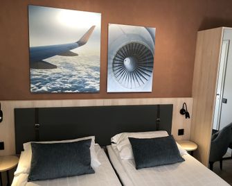 Pilot Airport Hotel - Vanda - Sovrum