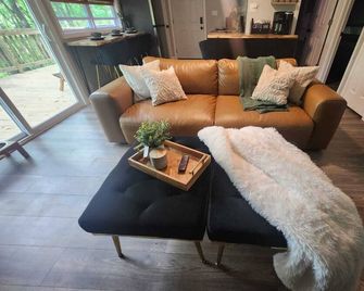 Charming 2-bedroom cabin in delightful New Market with AC - New Market - Salon