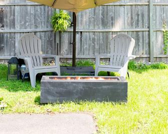 Glens Falls walk to Downtown, nearby Saratoga & Lake George - South Glens Falls - Patio