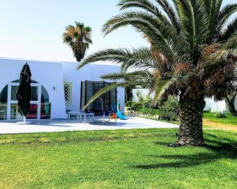 Beachfront Bungalow, pieds dans l’eau - Yasmin Hammamet - Patio