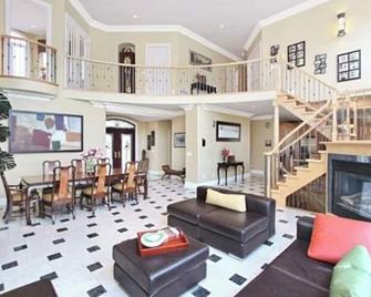Million Dollar Private Lakefront House - Lake Patio - B&B - 250/248 - Grimsby - Lobby