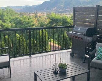 Beautiful suite in great neighbourhood, modern finishes and steps to KVR trail. - Penticton - Balcony