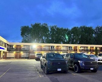 Devils Lake Inn By OYO Near Devils Lake Regional Airport - Devils Lake - Building