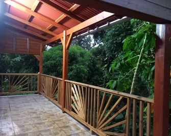 Maison Familiale Authentique Dans un Jardin Créole - Capesterre-Belle-Eau - Balcony