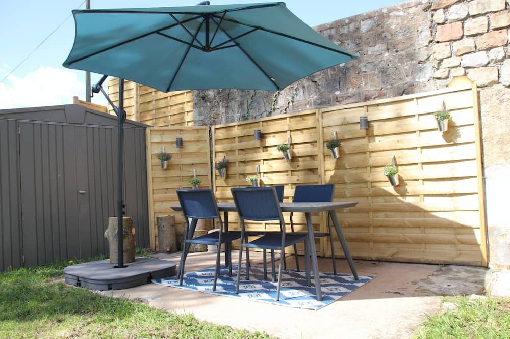 Le Vieil Home, at the foot of the medieval city - Domfront-en-Poiraie - Patio