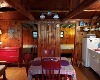 Vintage Adirondack Cabin Saranac Lake - pet friendly - Saranac Lake - Dining room