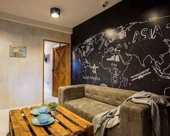 ريترو أبارتمنتس - رزيسزو - غرفة معيشة