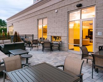 Holiday Inn & Suites Farmington Hills - Detroit Nw By IHG - Farmington Hills - Patio
