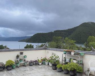Lugu Lake Jiangnan Yaju Hostel - Lijiang - Balcón