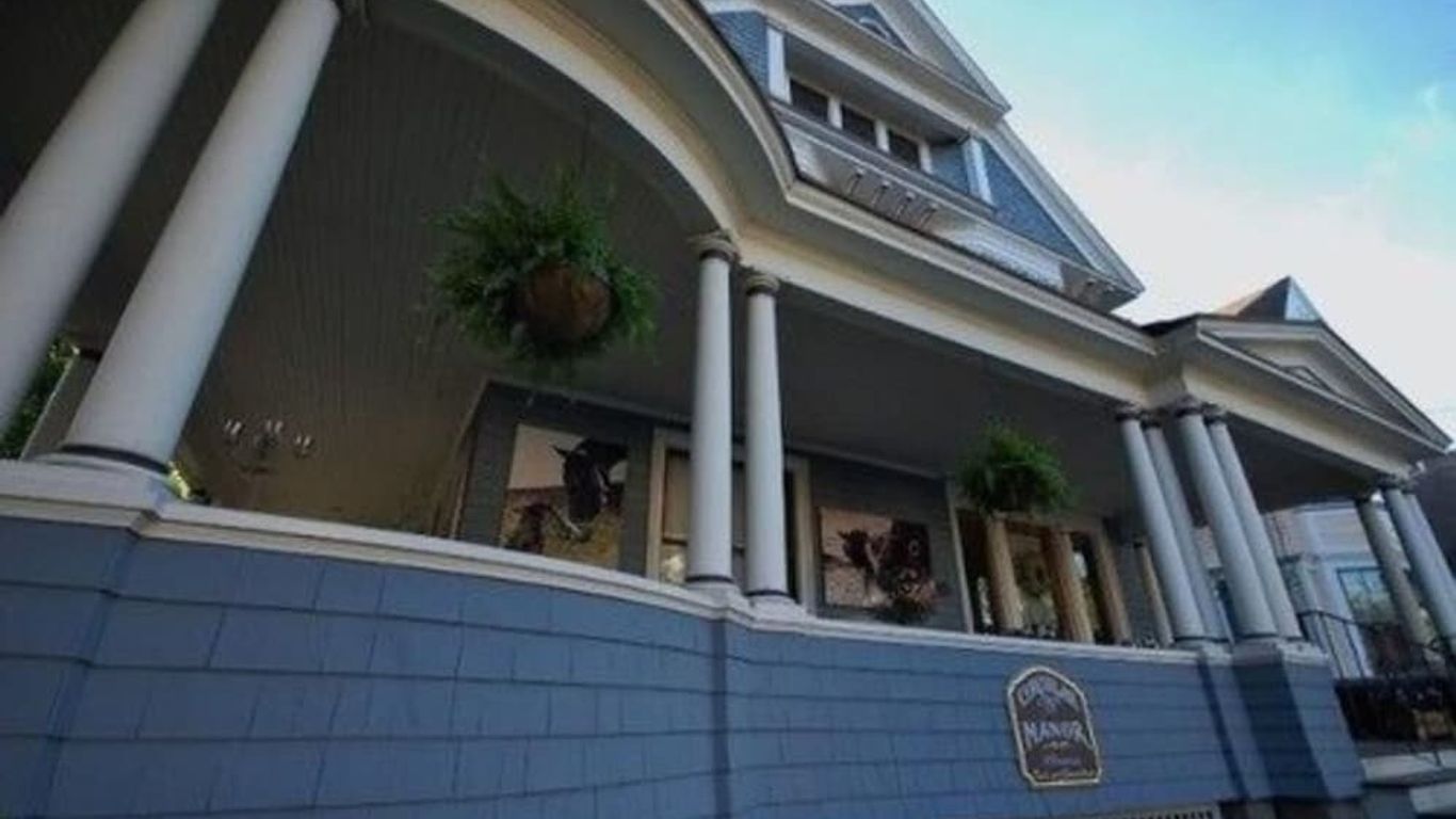 Circular Manor Bed and Breakfast