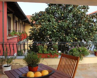 마칼레 모모 - 모모 - 발코니