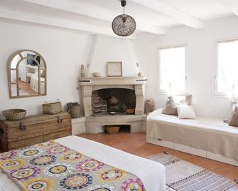 Partial privatization Bastide, exceptional park, olive grove, swimming pool, Provence - La Roquebrussanne - Habitación