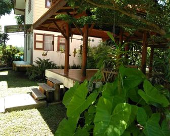 Churn Yuen Pai By Gampanat Guesthouse - Pai - Патіо