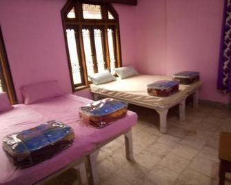 Kashi Annapurna Guest House - Varanasi - Bedroom
