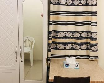 Sharing one private bedroom in 2 BHK - Dubai - Dining room