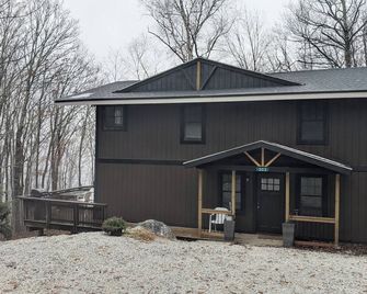 Fabulous 4-bedroom chalet in tranquil Killington getaway with gorgeous Hot tub - Killington - Bâtiment