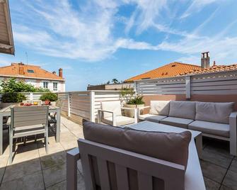 Les Halles Keyweek Duplex With Terrace And Parking In Biarritz Center - Biarritz - Balcony