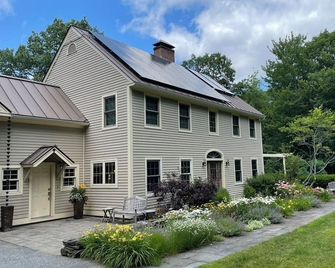 Spacious 4-bedroom house in charming Hanover with fitness room - Hanover - Building