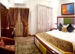 Hayyat Luxury Hotel Apartments - Lahore - Bedroom