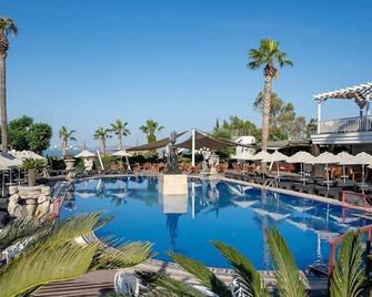 Golden Beach Resort & Spa - Turgutreis - สระว่ายน้ำ