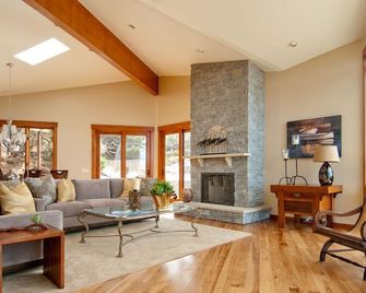 Beachouse - Pacific Grove Beach House - Amazing Oceanview - Pacific Grove - Living room