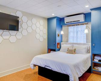Historic Blue Ridge Tourist Court - Queen Standard (Pet Friendly) - Boone