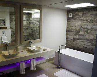 Carana Beach Hotel - Glacis - Bad