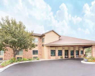 Baymont by Wyndham Muskegon - Muskegon - Edificio