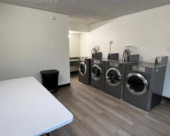 Columbus Inn & Suites - Columbus - Laundry facility