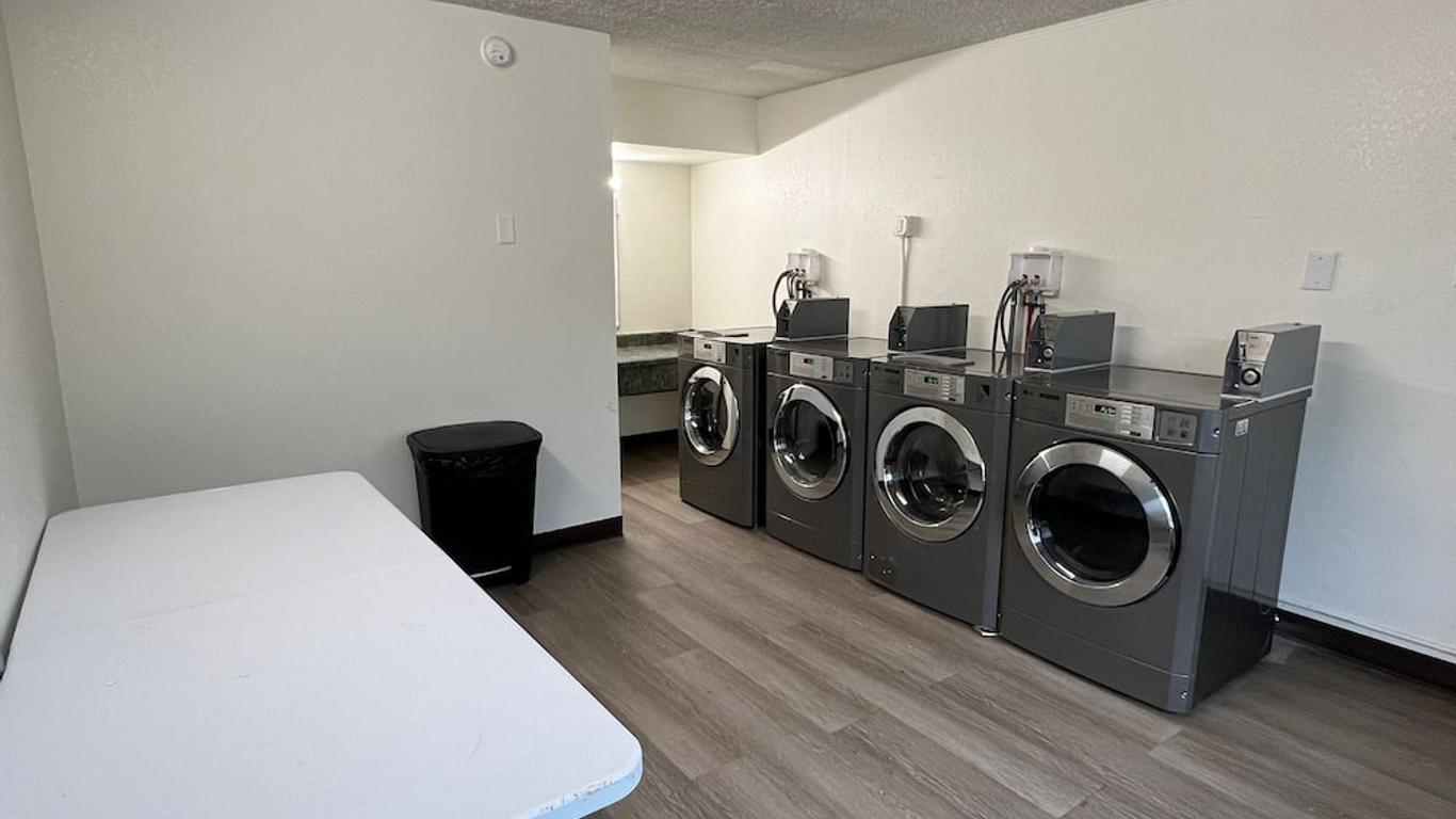 Columbus Inn & Suites
