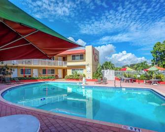 Beach and Town Motel - Hollywood - Pool