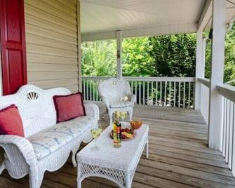 Carolina Crest - Close to town, shopping, dining\n\n - Franklin - Balkon