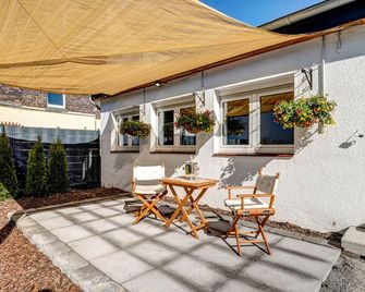 Holiday Home 'Nähe Zollverein Essen' with Private Terrace, Private Garden and Wi-Fi - Essen - Patio