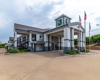 Quality Inn & Suites Canton - Canton - Building