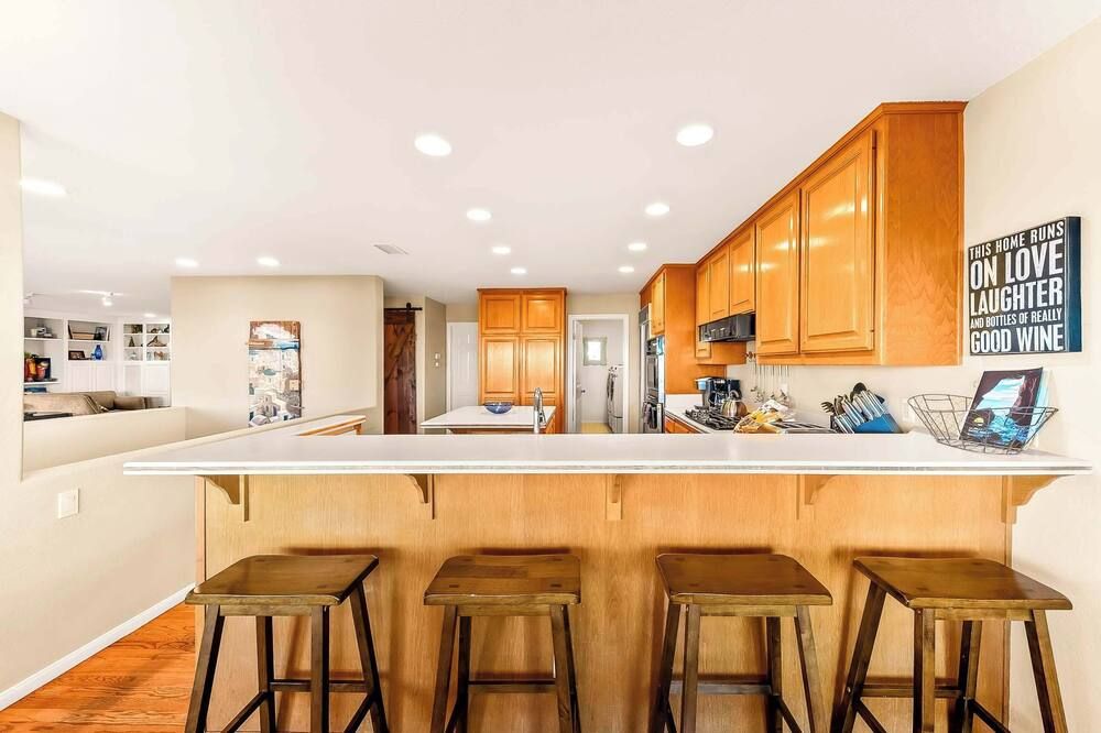 Spacious Beautiful Home With Stunning Ba - San Diego